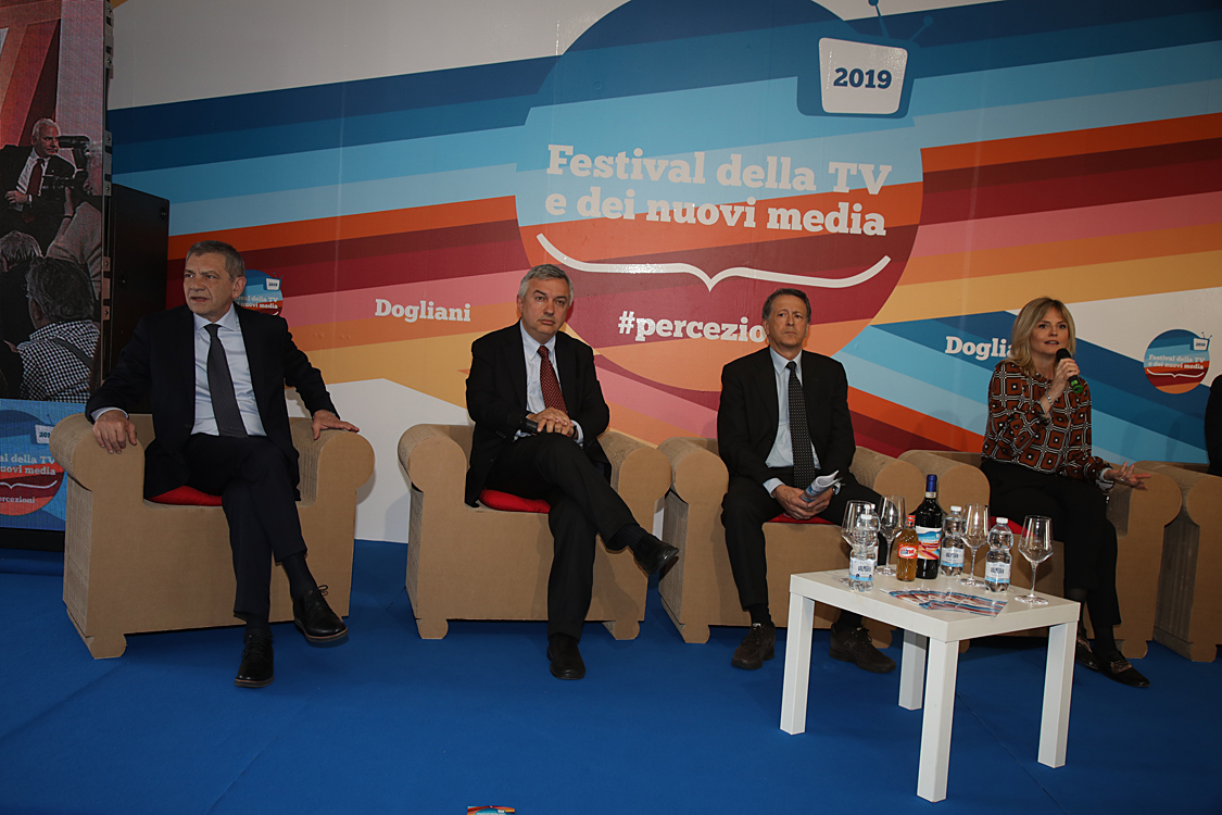 Festival della TV e dei Nuovi Media 2019_340.jpg - L'Europa è ancora nel nostro futuro? Il consueto incontro tra i direttori delle principali testate nazionali per discutere sull’Europa a tre settimane dal voto. Lucia Annunziata, Marco Damilano, Luciano Fontana, Maurizio Molinari, Fabio Tamburini, Mario Tarquinio, Carlo Verdelli  con Sarah Varetto